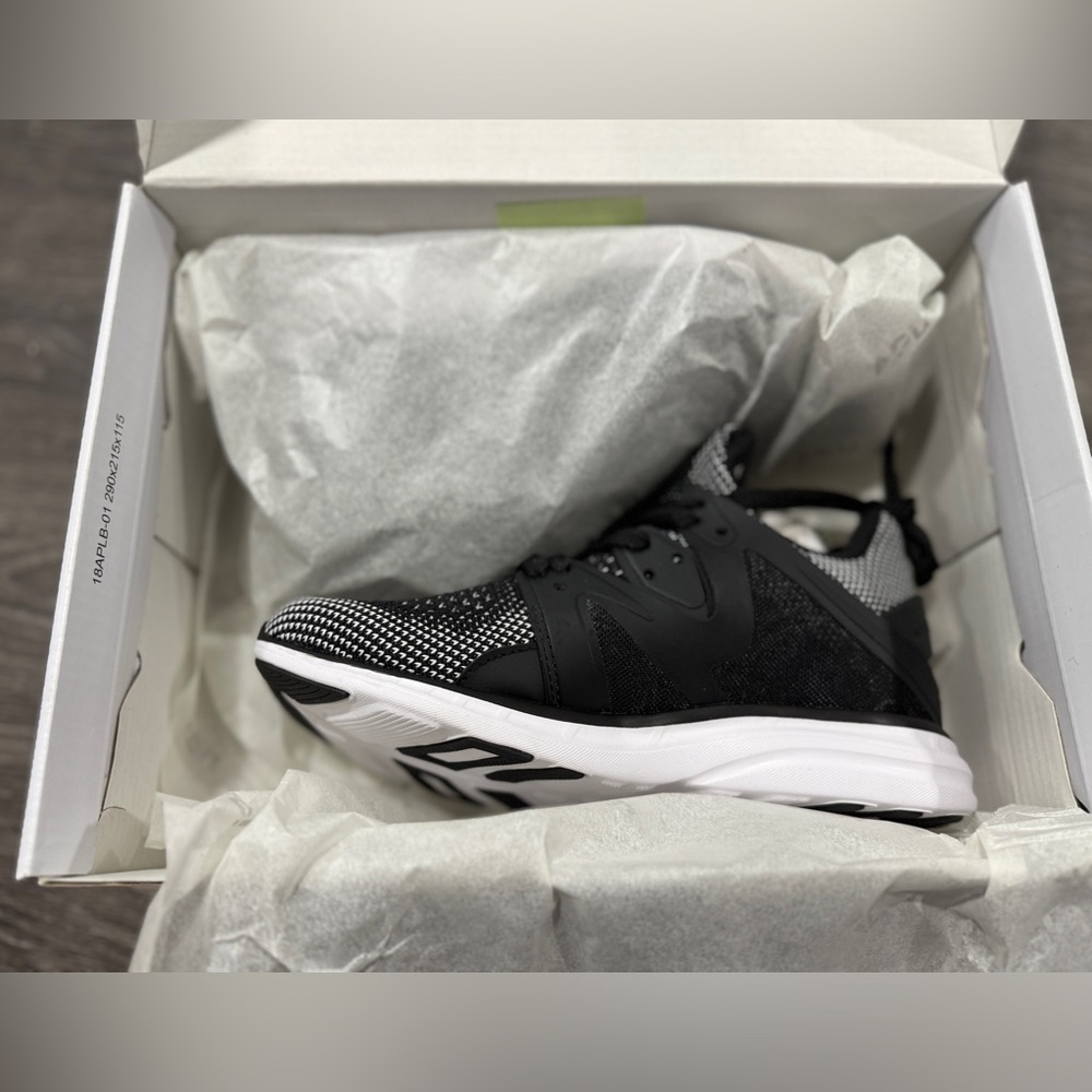 NWT-In Box APL Women's Ascend Sneakers - Picture 5 of 8